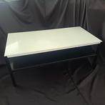 Vintage salontafel met wit formica blad – Rietveld voor Ahre, Huis en Inrichting, Ophalen, Gebruikt, 100 tot 150 cm, 50 tot 100 cm