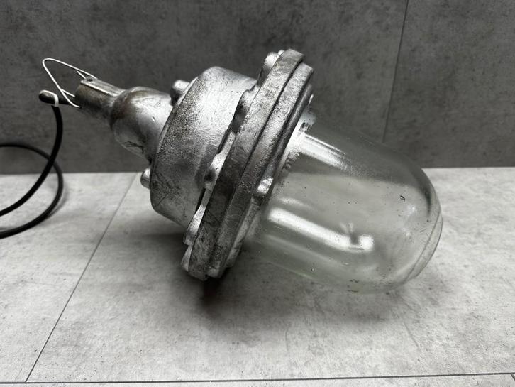Stoere bunkerlamp - N3440, Antiek en Kunst, Antiek | Lampen, Ophalen of Verzenden