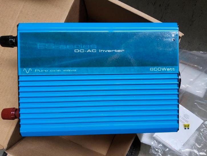Omvormer 24volt - 600W echte sinus. Nieuw in doos, Auto diversen, Auto-accessoires, Nieuw, Ophalen of Verzenden