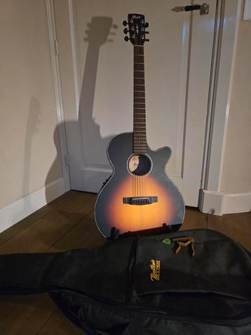 Cort SFX-E 3 TSS semi Akoestische Gitaar + Accessoires beschikbaar voor biedingen