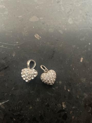 2x Hart Bedels met Strass beschikbaar voor biedingen