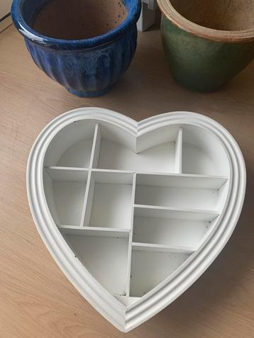Hartvormige Wanddecoratie met Vakken beschikbaar voor biedingen