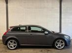 Volvo C30 1.6 D2 R-edition Airco|Cruise|PDC|Leder !, Voorwielaandrijving, 28 km/l, Gebruikt, Zwart