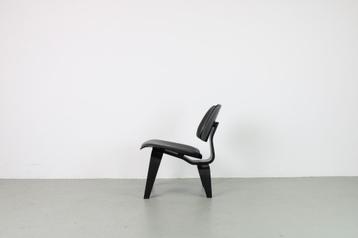 Vitra Plywood LCW, Zwart essen met zwart leer beschikbaar voor biedingen