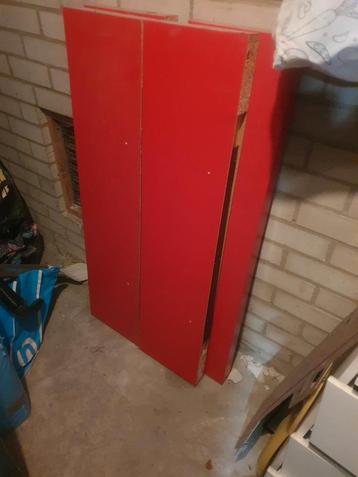 4 Rode Wandplanken beschikbaar voor biedingen