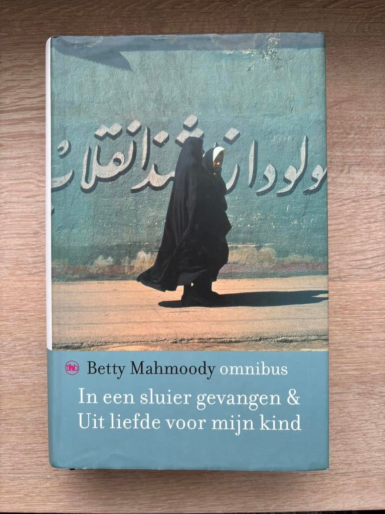 Omnibus: In een sluier gevangen & Uit liefde voor mijn kind, Boeken, Ophalen of Verzenden, Gelezen, B. Mahmoody