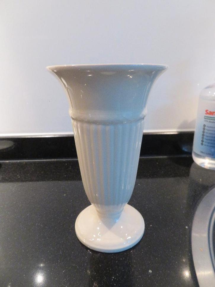 Wedgewood vaas, Huis en Inrichting, Woonaccessoires | Vazen, Zo goed als nieuw, Overige kleuren, Minder dan 50 cm, Aardewerk of Porselein