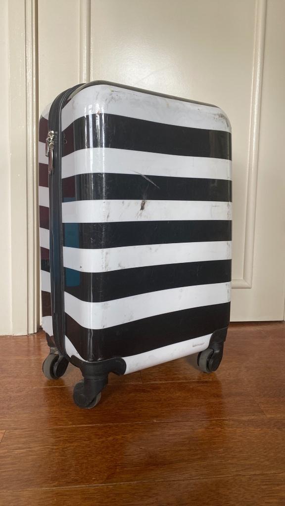 rolkoffer / trolley HEMA zwart-wit 55x35x22 cm, Sieraden, Tassen en Uiterlijk, Koffers, Gebruikt, Hard kunststof, 50 tot 60 cm