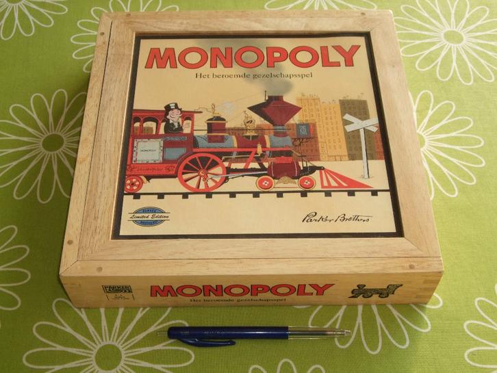 Monopoly Limited Edition in houten kist, Hobby en Vrije tijd, Gezelschapsspellen | Bordspellen, Nieuw, Een of twee spelers, Drie of vier spelers