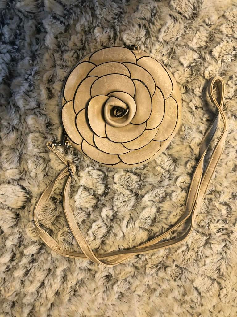 Beige bloemvormige schoudertas, Ophalen of Verzenden, Zo goed als nieuw, Beige, Schoudertasje