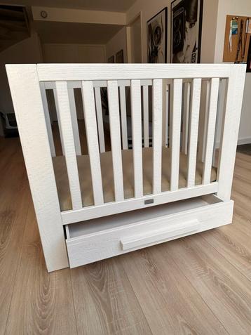 Te Koop!! Baby Box - Wit - Houtlook incl. matras Pretura beschikbaar voor biedingen