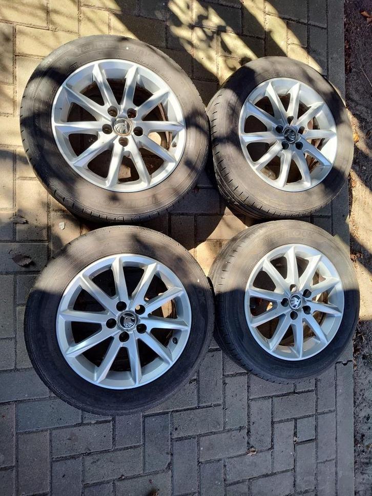 Skoda Fabia velgen +zomerbanden Seat Ibiza/VW Polo 185/60R15, Auto-onderdelen, Banden en Velgen, Velg(en), Zomerbanden, 15 inch