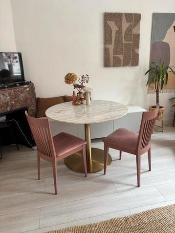 Roze stoelen