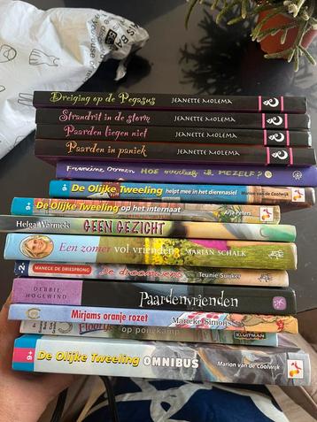 Meisjes boeken beschikbaar voor biedingen