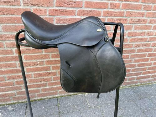 Jc springzadel en veelzijdighiedszadel 16 inch, Dieren en Toebehoren, Paarden en Pony's | Zadels, Zo goed als nieuw, Springen