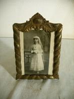 Antiek fotolijstje met communicante., Ophalen of Verzenden
