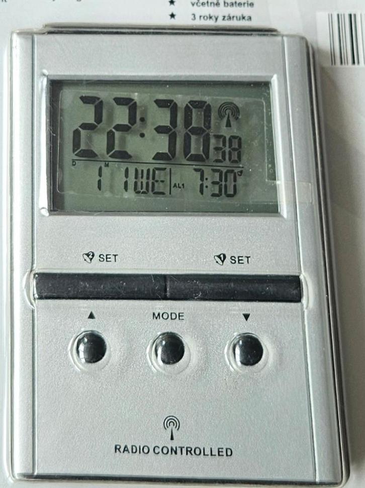 Nieuwe Radio Controlled Reiswekker in Verpakking, Huis en Inrichting, Woonaccessoires | Klokken, Nieuw, Wekker of Tafelklok, Digitaal