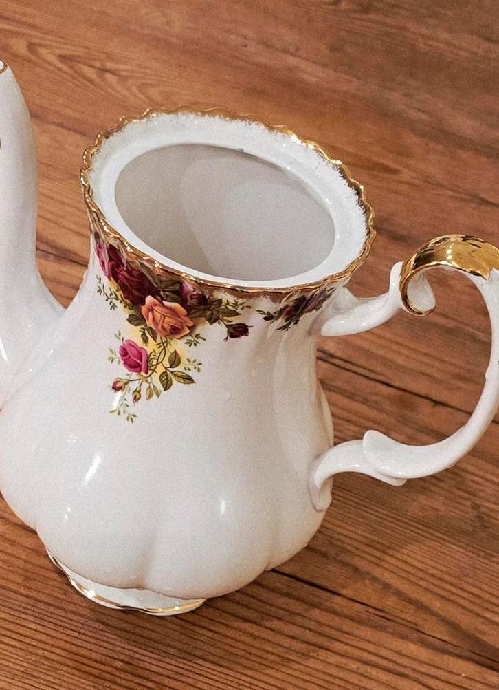 Royal Albert Old Country Roses Theepot (zonder deksel), Antiek en Kunst, Antiek | Servies los, Ophalen
