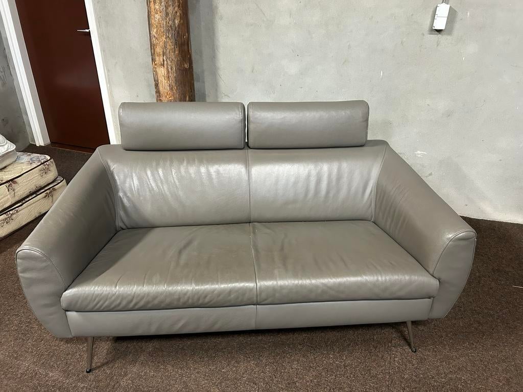 Moderne grijze lederen montel tweezitsbank, Ophalen, Gebruikt, 150 tot 200 cm, Tweepersoons
