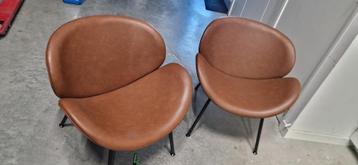 2 mooie bruin leerkleurige lounge stoelen  beschikbaar voor biedingen