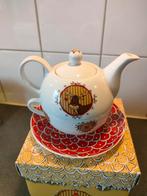 Schattig kerst theepotje porselein van V&D  Bieden., Huis en Inrichting, Keuken | Servies, Ophalen, Zo goed als nieuw, Overige stijlen