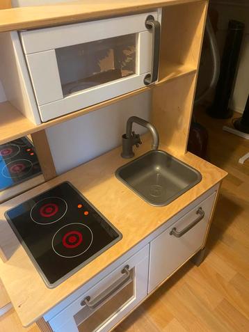 Ikea keukentje met toebehoren beschikbaar voor biedingen