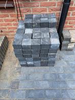 100 Halve Zwarte Stenen (10x10x8), Tuin en Terras, Tegels en Klinkers, Ophalen of Verzenden, Gebruikt, Beton, Klinkers