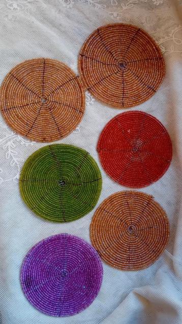 Kralen onderzetters beschikbaar voor biedingen