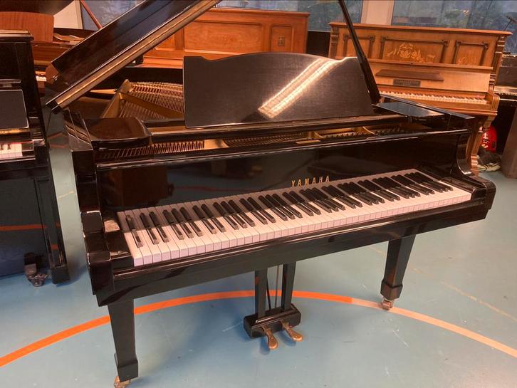 Unieke Yamaha G3 vleugel zwart hoogglans gestemd en gebracht, Muziek en Instrumenten, Piano's, Zo goed als nieuw, Vleugel, Zwart