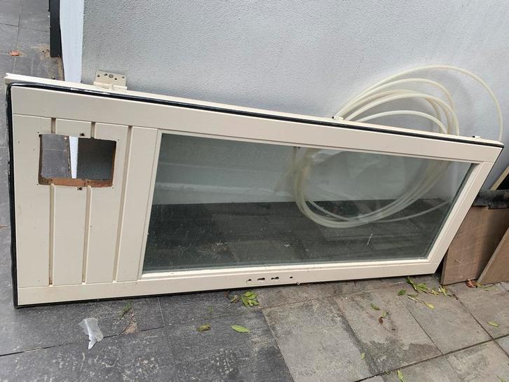 Houten deur met glas 211x83 cm (met opening voor kattenluik), Doe-het-zelf en Verbouw, Deuren en Horren, Gebruikt, Buitendeur
