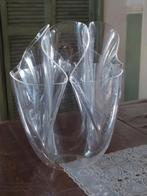 Vintage plexiglas zakdoek vaas jaren 70, Huis en Inrichting, Woonaccessoires | Vazen, Ophalen of Verzenden, Zo goed als nieuw