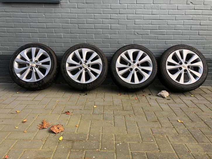 Toyota lichtmetalen velgen met ZGAN Kleber winterbanden, Auto-onderdelen, Banden en Velgen, Banden en Velgen, Winterbanden, 17 inch