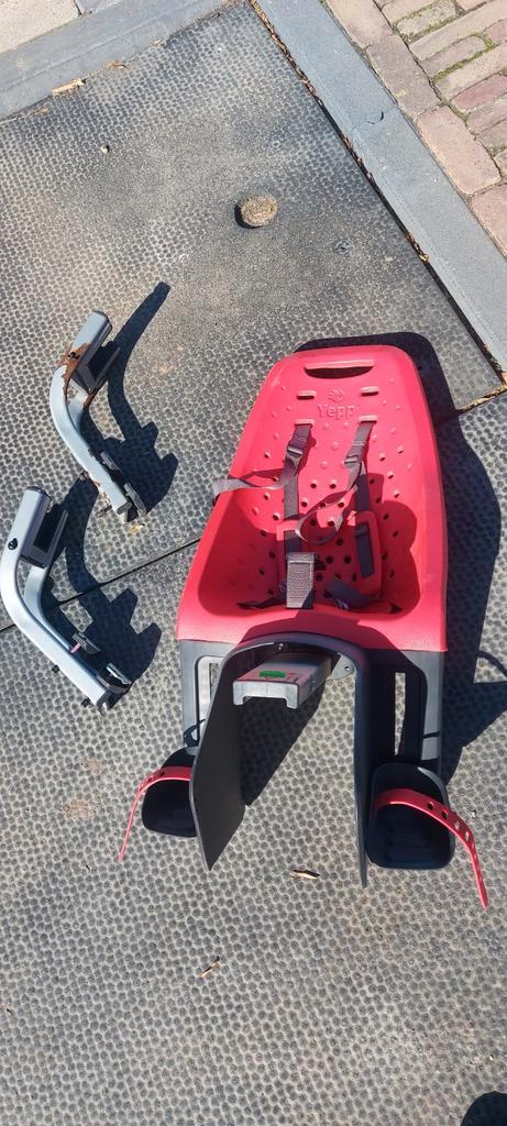 Yepp Maxi fietsstoeltje met 2 bevestigingsbeugels, Fietsen en Brommers, Fietsaccessoires | Fietsstoeltjes, Gebruikt, Achterzitje