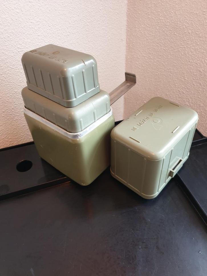 Vintage  Leger Lunchbox uit het  "oude" Joegoslavië, Verzamelen, Militaria | Algemeen, Ophalen of Verzenden