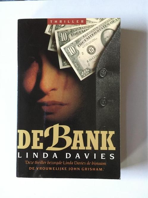 De bank - Linda Davies (grote paperback), Boeken, Thrillers, Gelezen, Nederland, Ophalen of Verzenden