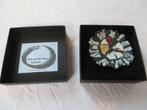 Originele broche van Tjerk van der Veen, porcelein & glazuur, Overige materialen, 4 tot 7 cm, Overige kleuren, Nieuw