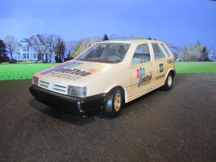 1/24 Fiat Tipo - Bburago Telethon, Hobby en Vrije tijd, Modelauto's | 1:24, Gebruikt, Bburago, Ophalen of Verzenden