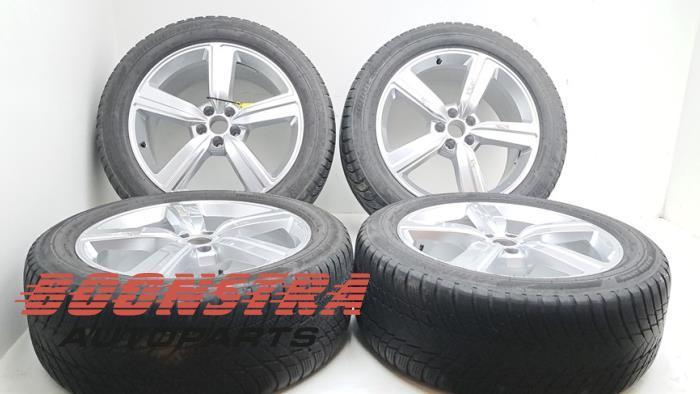 Velgen set + winterbanden van een Audi E-Tron, Auto-onderdelen, Banden en Velgen, Gebruikt, 3 maanden garantie, Ophalen of Verzenden