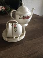 Wedgwood Theepot met Kop en Schotels, Ophalen