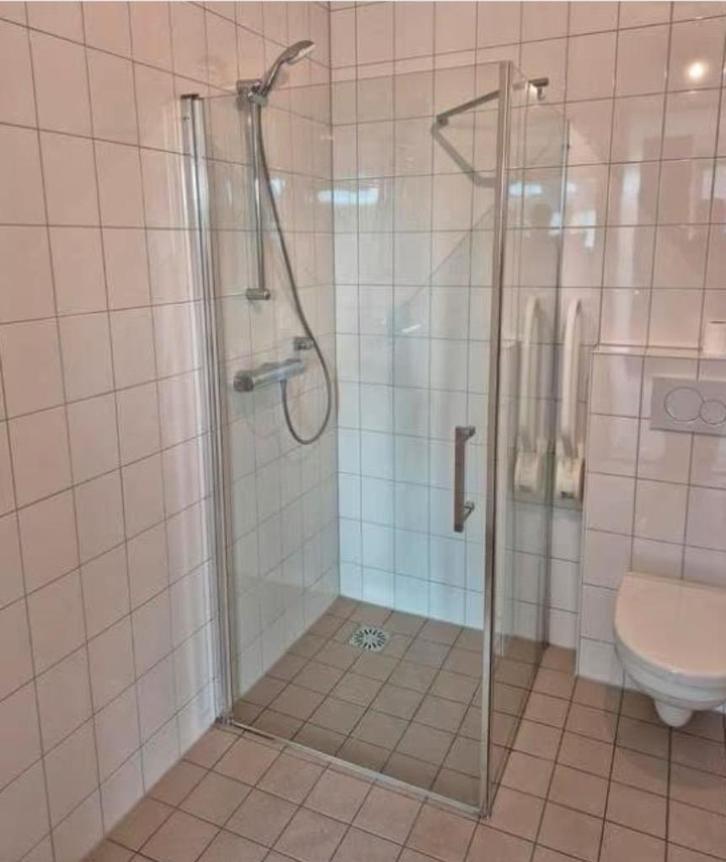 Douchecabine hoek, Doe-het-zelf en Verbouw, Sanitair, Gebruikt, Douche, Chroom, Glas, Ophalen