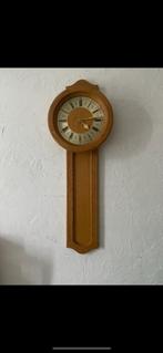 Houten klok hout antiek vintage wandklok muurklok, Ophalen of Verzenden