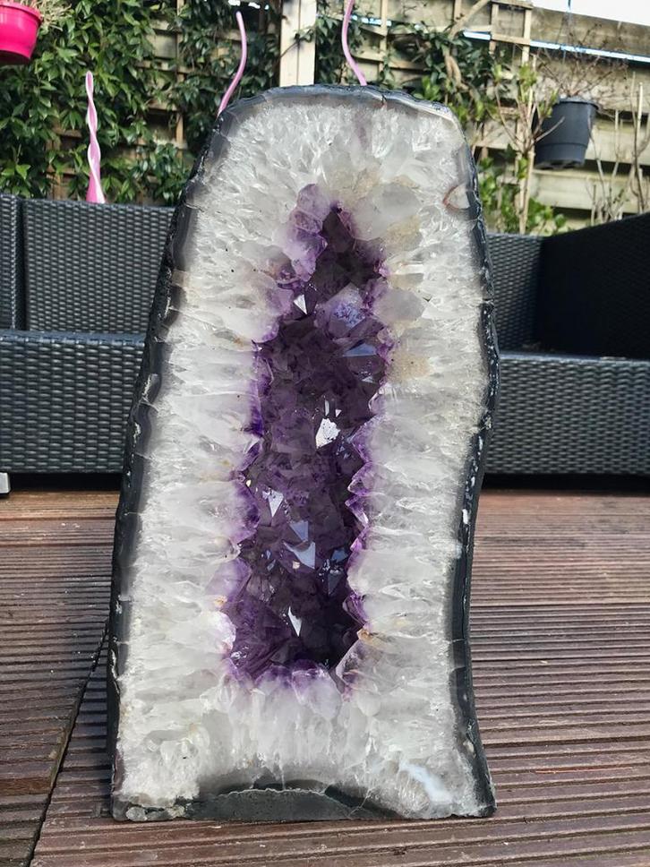 Amethist geode (13) van 37,7 kg, Afgeprijsd!!!, Verzamelen, Mineralen en Fossielen, Mineraal, Ophalen of Verzenden