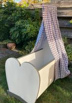 Vintage jaren ‘60 wieg / baby bedje met hemeltjes, Ophalen, Gebruikt, Lattenbodem, Minder dan 140 cm