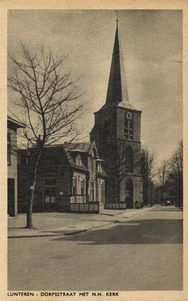 Lunteren - Dorpsstraat met N.H. Kerk - 1948 gelopen, Verzamelen, Ansichtkaarten | Nederland, Ongelopen, Gelderland, Voor 1920