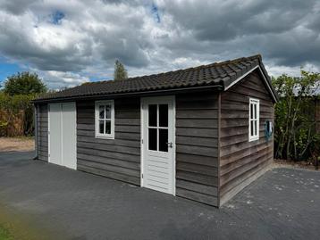 Schuur red cedar 4x7meter met dakpannen dak en zinken goten beschikbaar voor biedingen