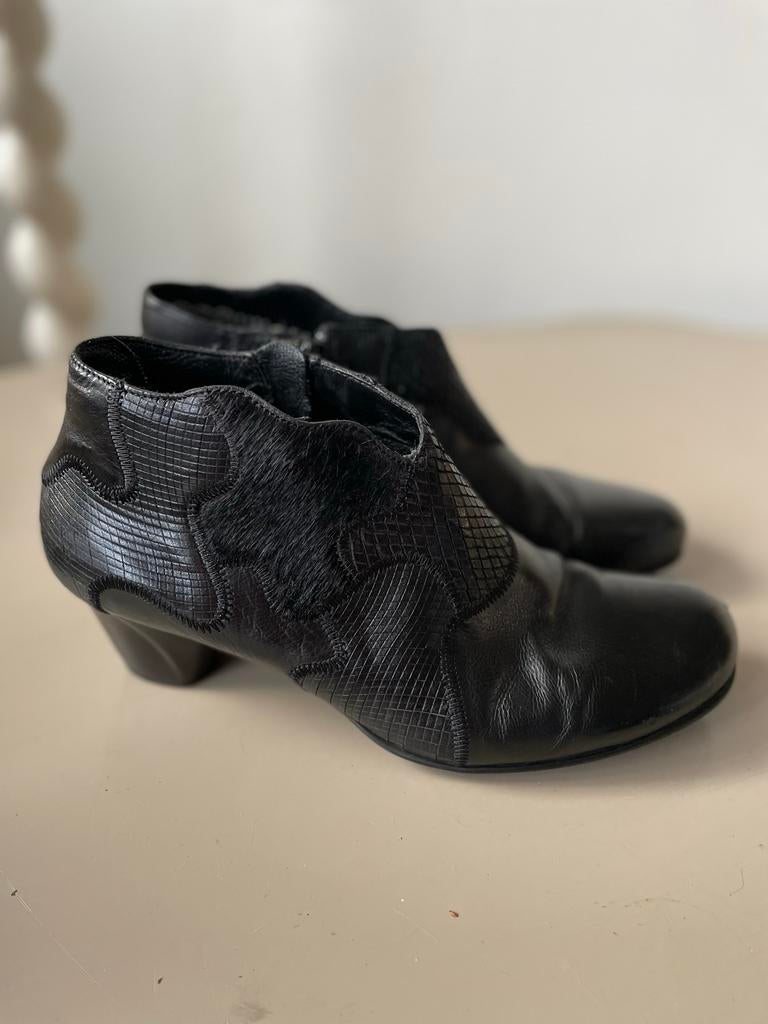 Think! enkellaarsjes maat 41, Kleding | Dames, Schoenen, Ophalen of Verzenden, Zo goed als nieuw, Zwart, Lage of Enkellaarzen