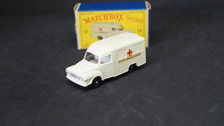 Mint Lesney no 14-C Lomas Ambulance, D-Box, Matchbox 1962!!, Hobby en Vrije tijd, Modelauto's | Overige schalen, Zo goed als nieuw