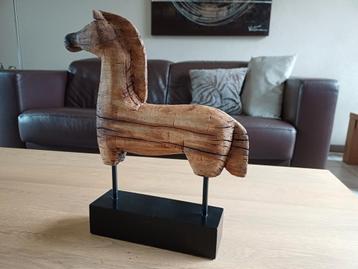 Te koop: Stoer massief houten beeld van paard beschikbaar voor biedingen
