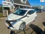 Toyota Aygo 1.0 VVT-i x-cite met Bluetooth en groot scherm, Voorwielaandrijving, Euro 5, Stof, Gebruikt