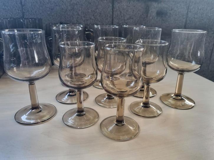 Mooi vintage Arcoroc France retro bruin rookglas, wijnglas, Verzamelen, Glas en Borrelglaasjes, Gebruikt, Overige typen, Ophalen